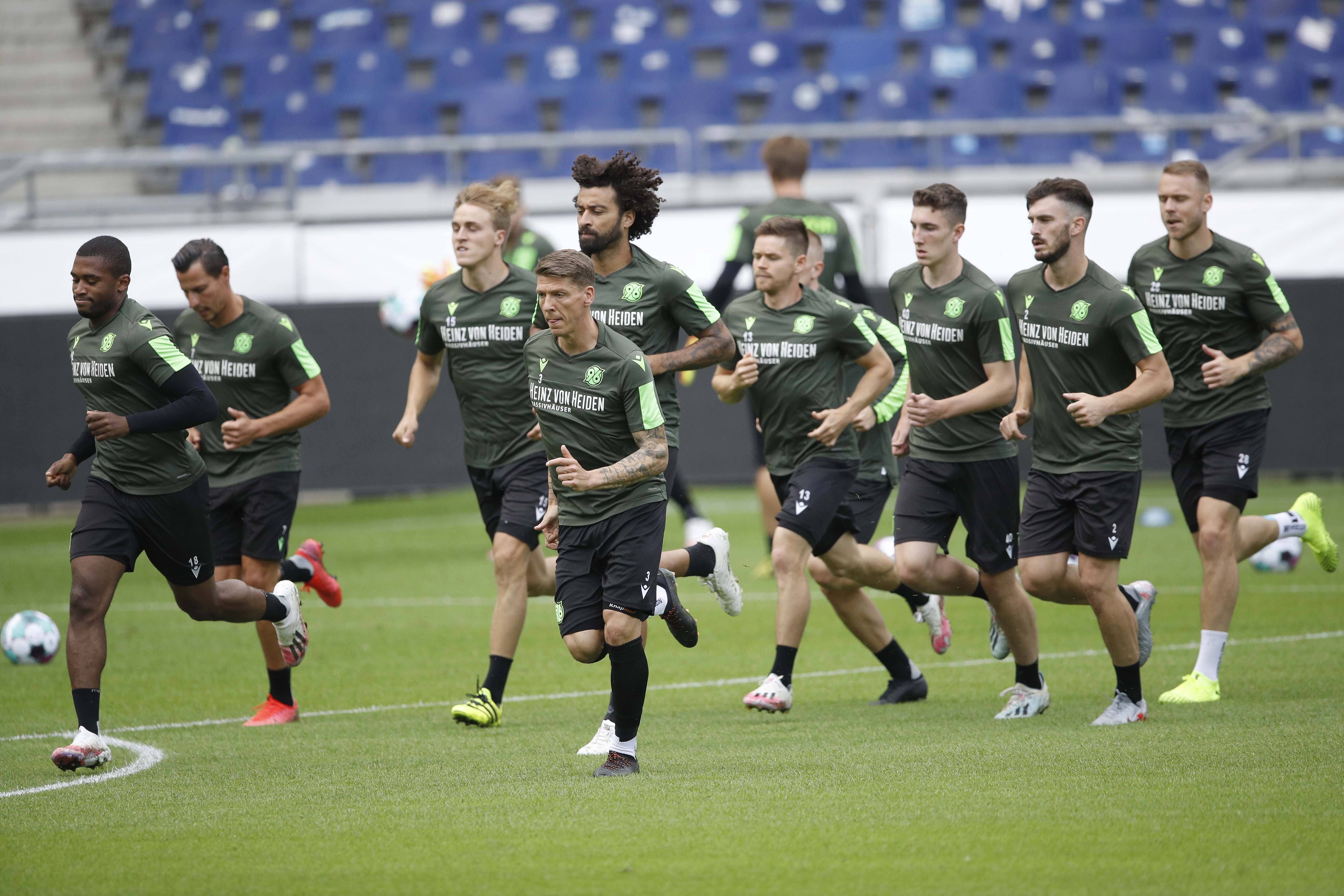 03.08.2020, HDI-Arena, Hannover, Hannover 96 beim Trainingsstart zur Saison 2020/2021 in der HDI-Arena, im Bild Laufgrup