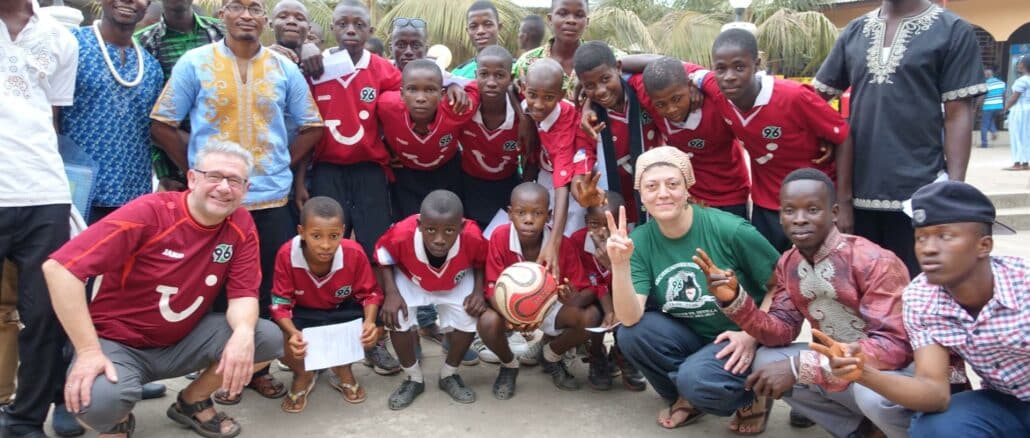 Der Fanclub von Hannover 96 in Sierra Leone.